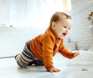 Featured image of smiling baby crawling on floor